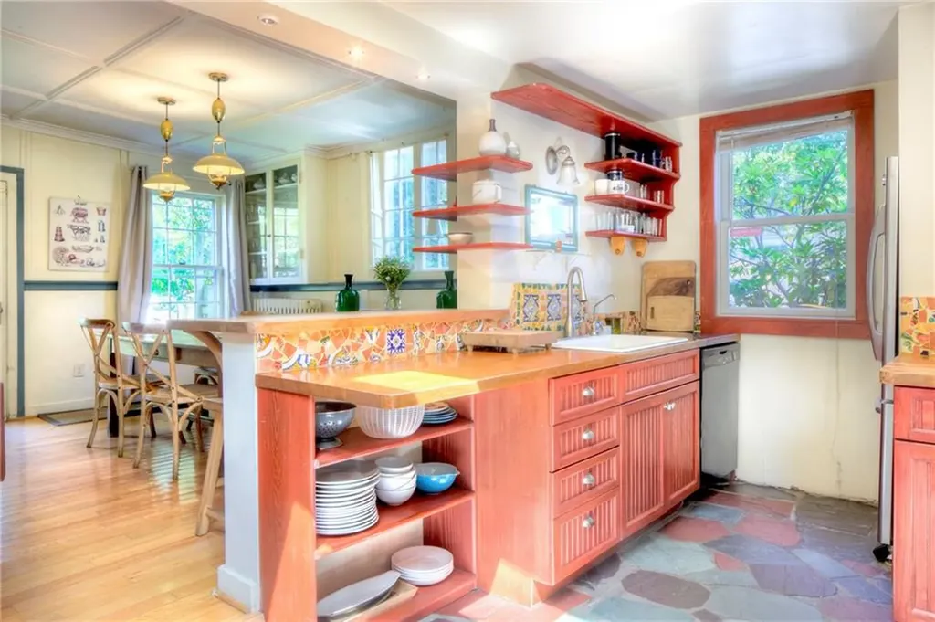 24 Old Beach Road Newport RI 02840