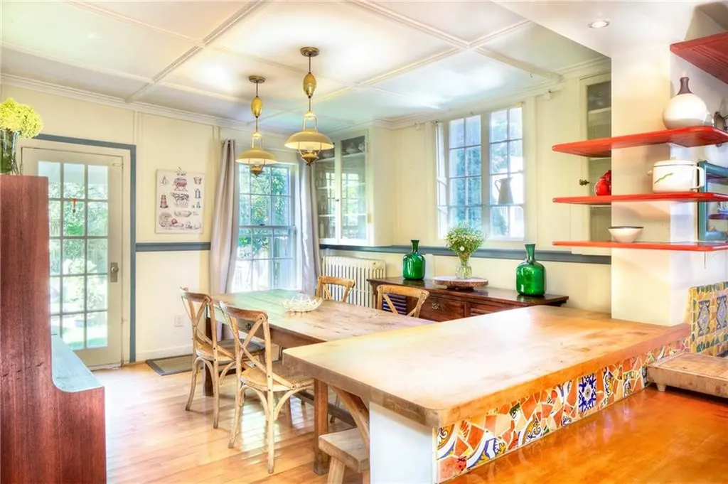 24 Old Beach Road Newport RI 02840