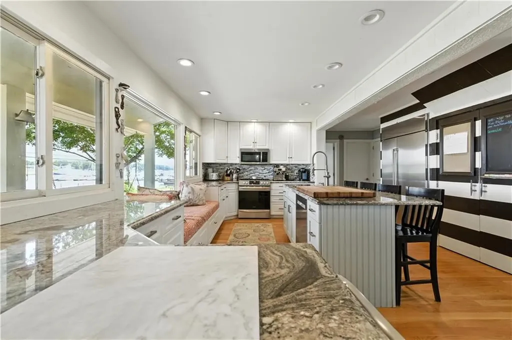 60 Avondale Road Westerly RI 02891