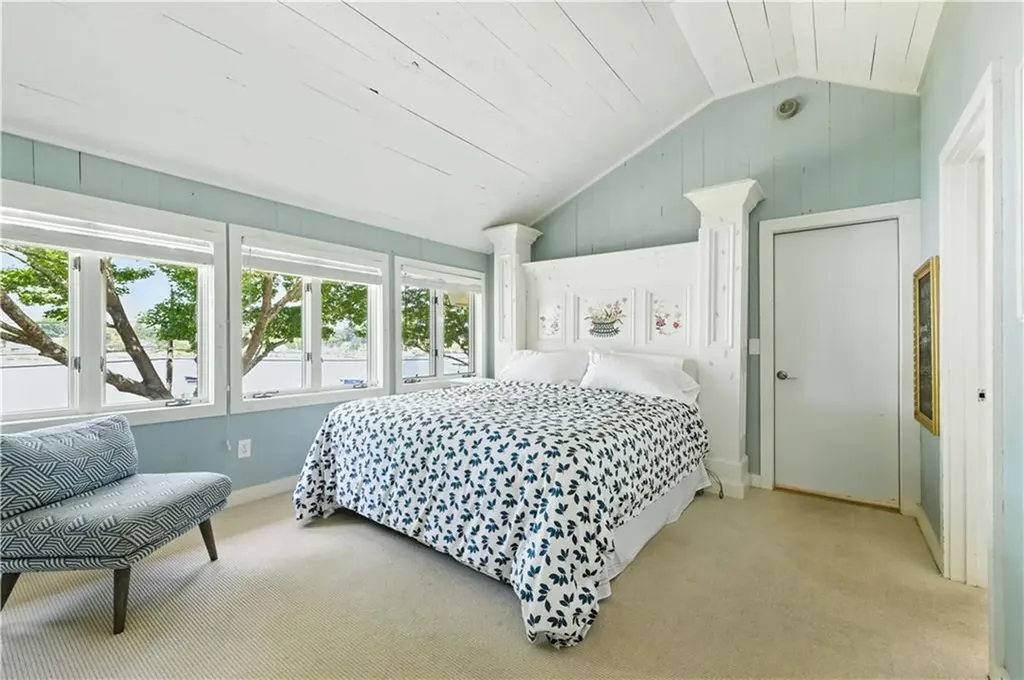 60 Avondale Road Westerly RI 02891