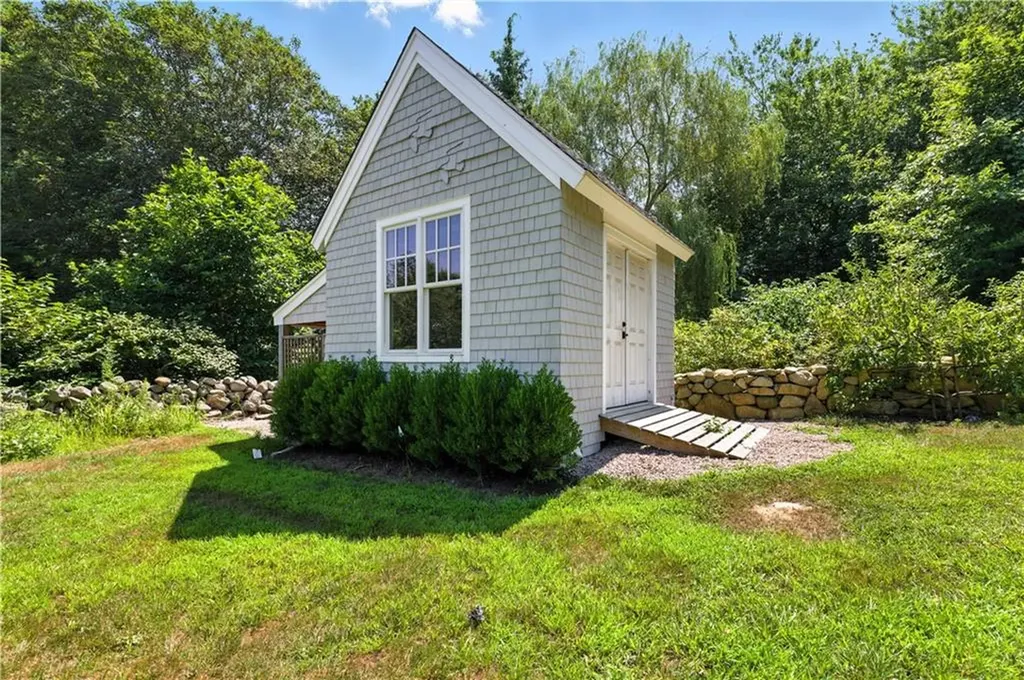 60 Avondale Road Westerly RI 02891