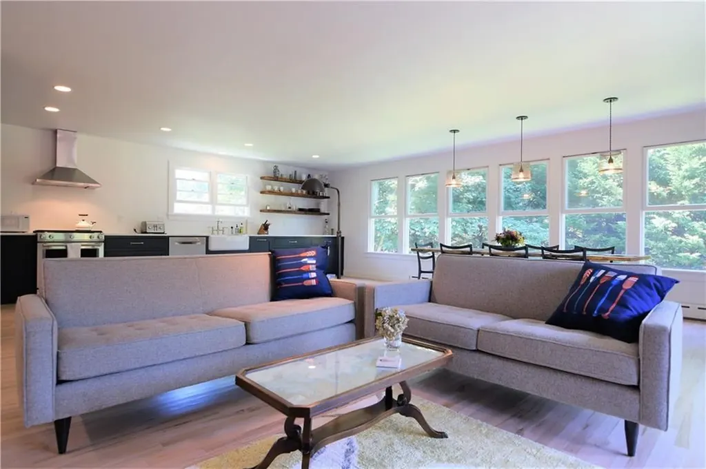 197 Coggeshall Avenue Newport RI 02840