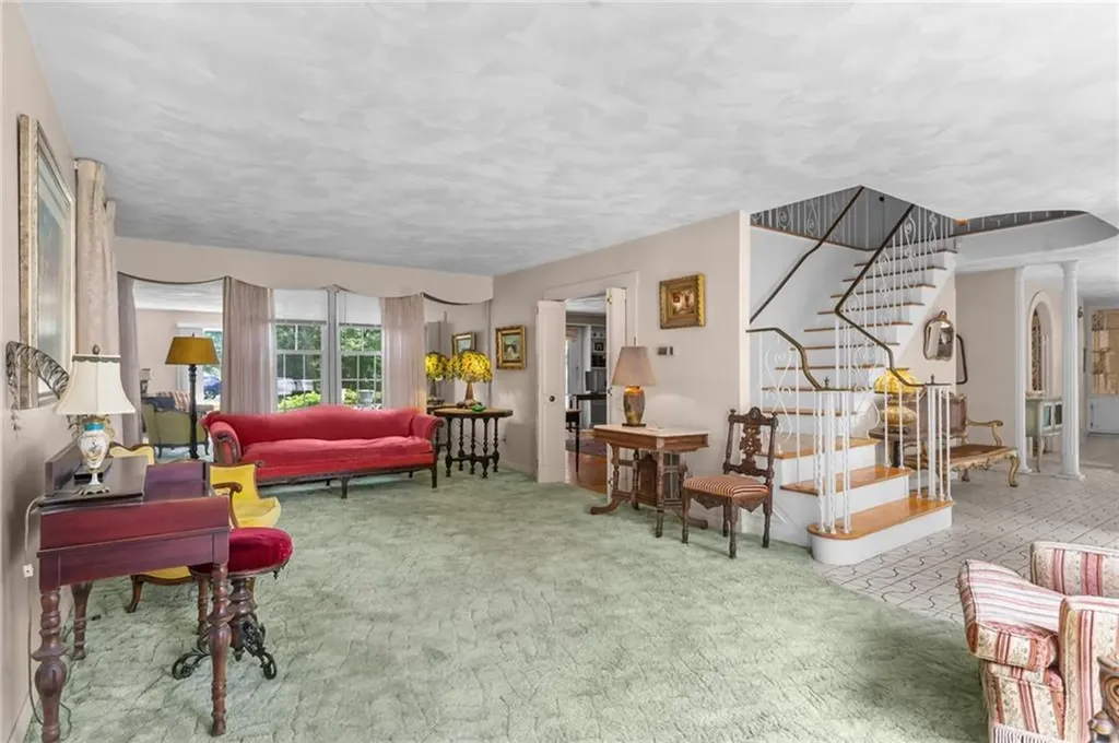 300 Country View Drive Warwick RI 02886