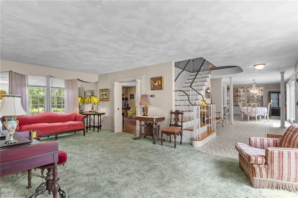 300 Country View Drive Warwick RI 02886