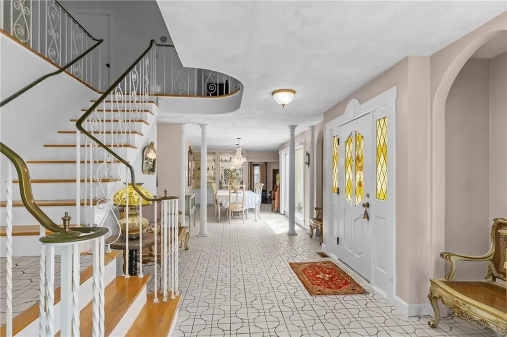 300 Country View Drive Warwick RI 02886