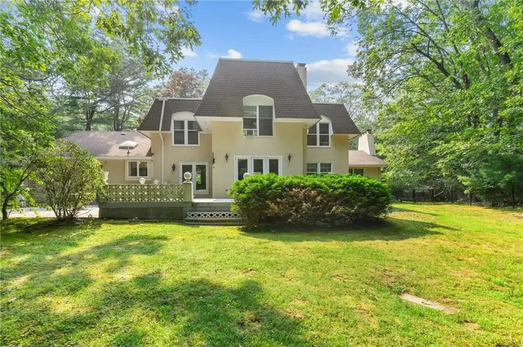 300 Country View Drive Warwick RI 02886