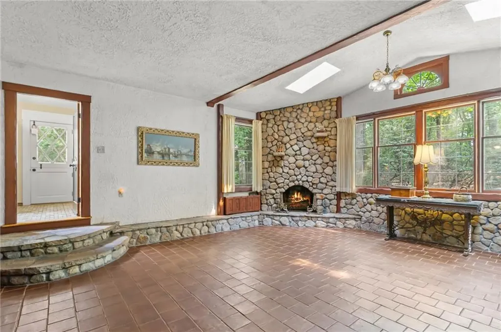 300 Country View Drive Warwick RI 02886
