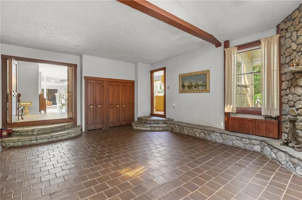 300 Country View Drive Warwick RI 02886