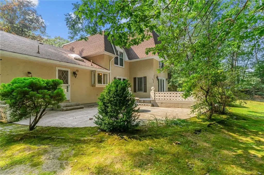 300 Country View Drive Warwick RI 02886