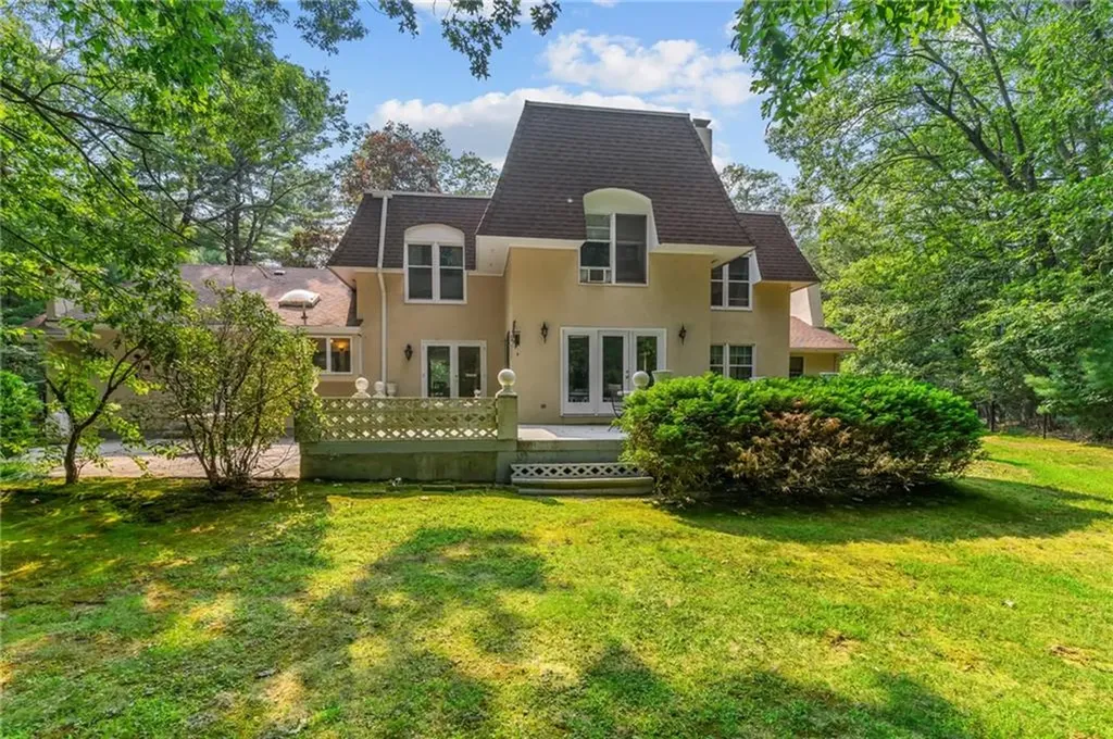 300 Country View Drive Warwick RI 02886