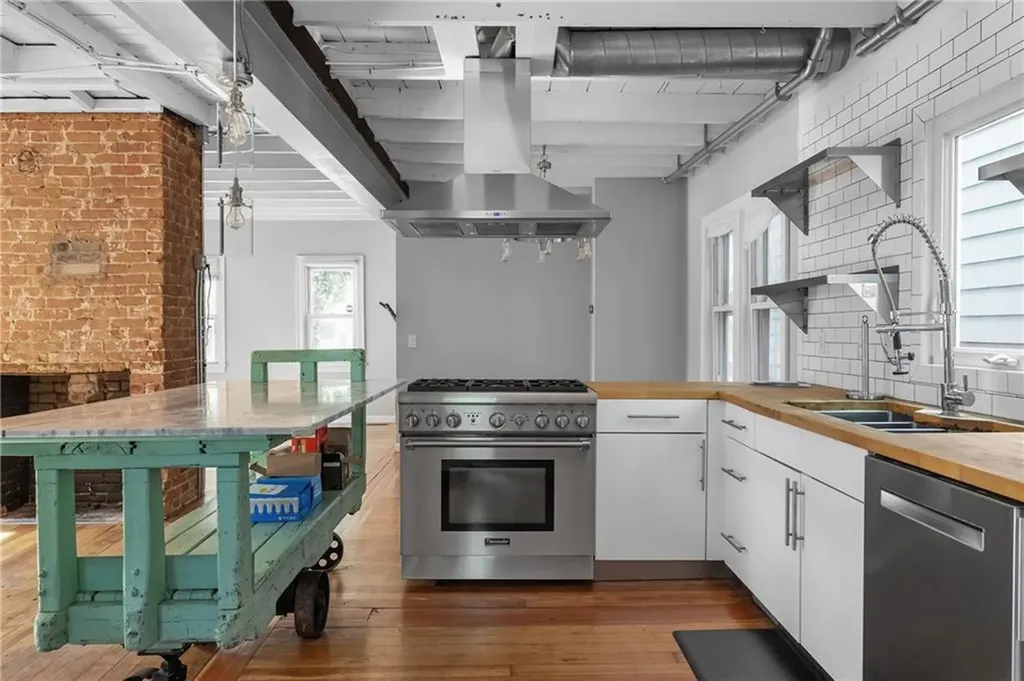 82 Willow Street Providence RI 02909