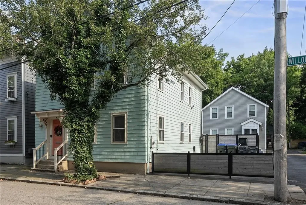 82 Willow Street Providence RI 02909