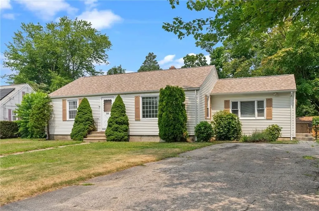 255 Strawberry Field Road Warwick RI 02886