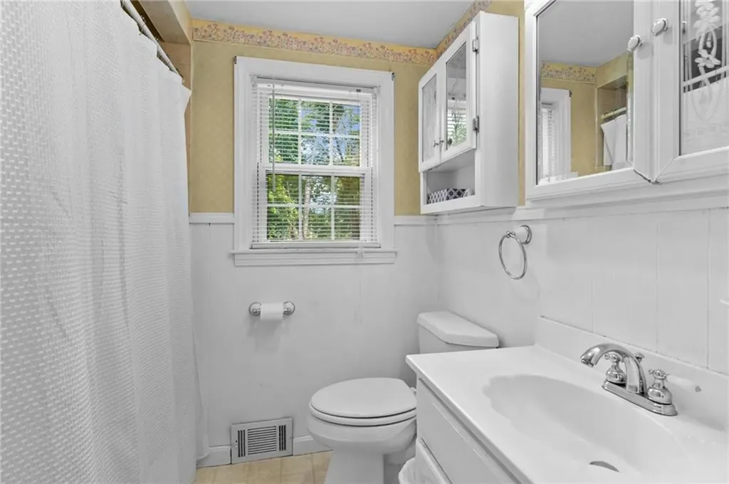255 Strawberry Field Road Warwick RI 02886