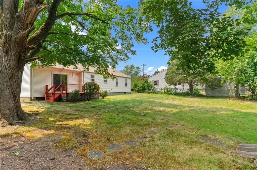 255 Strawberry Field Road Warwick RI 02886