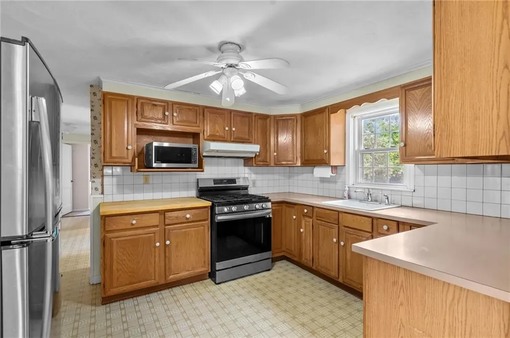 255 Strawberry Field Road Warwick RI 02886