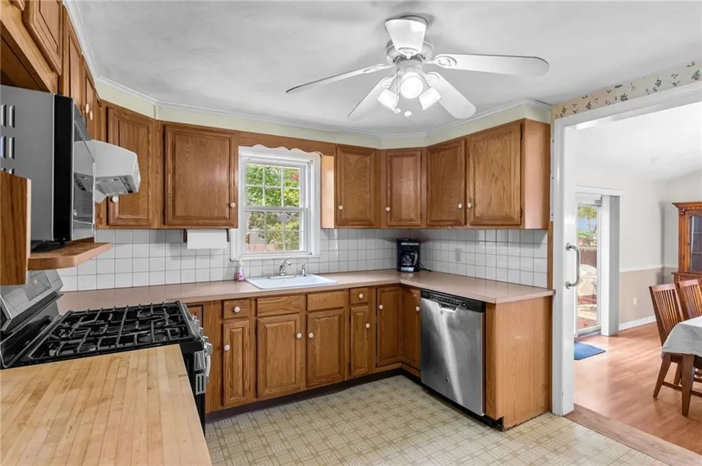255 Strawberry Field Road Warwick RI 02886