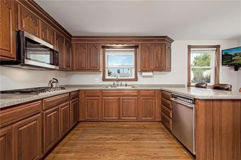 8 Somerset Road Cranston RI 02910