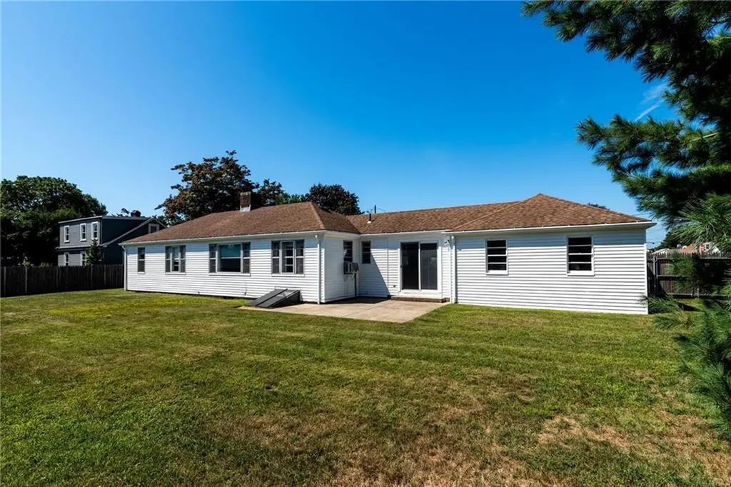 8 Somerset Road Cranston RI 02910