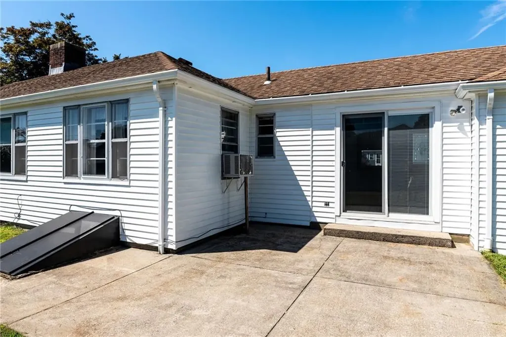 8 Somerset Road Cranston RI 02910