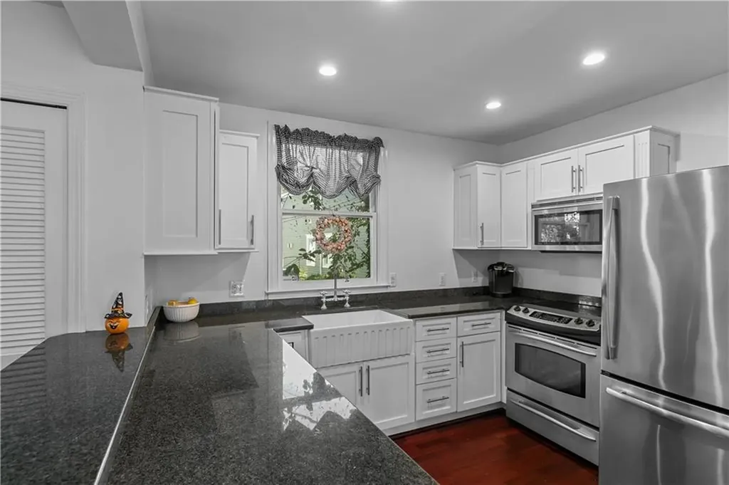 2 Lasalle Place Newport RI 02840