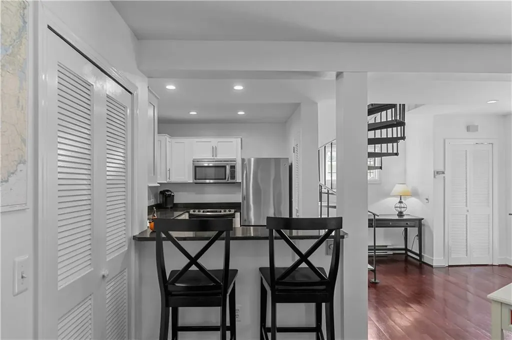 2 Lasalle Place Newport RI 02840