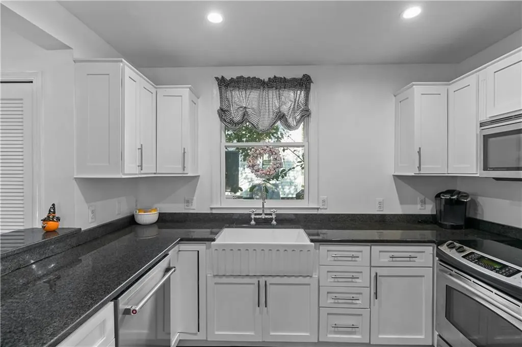 2 Lasalle Place Newport RI 02840
