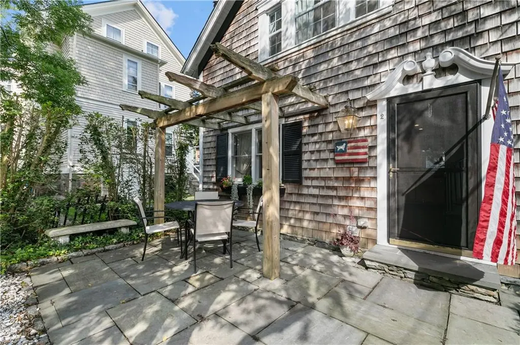 2 Lasalle Place Newport RI 02840