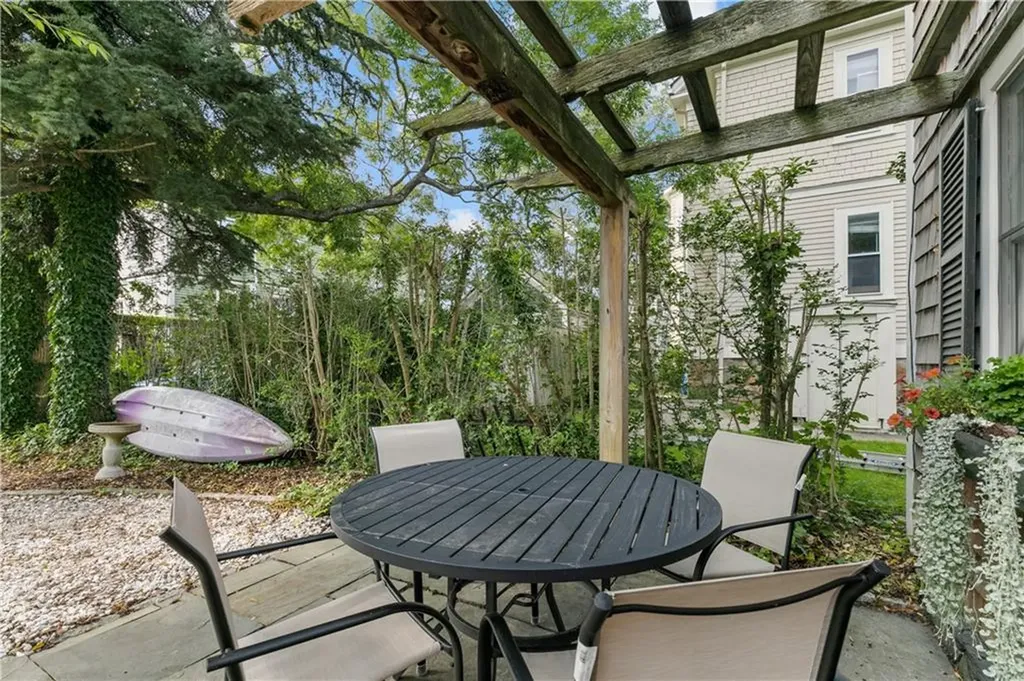 2 Lasalle Place Newport RI 02840