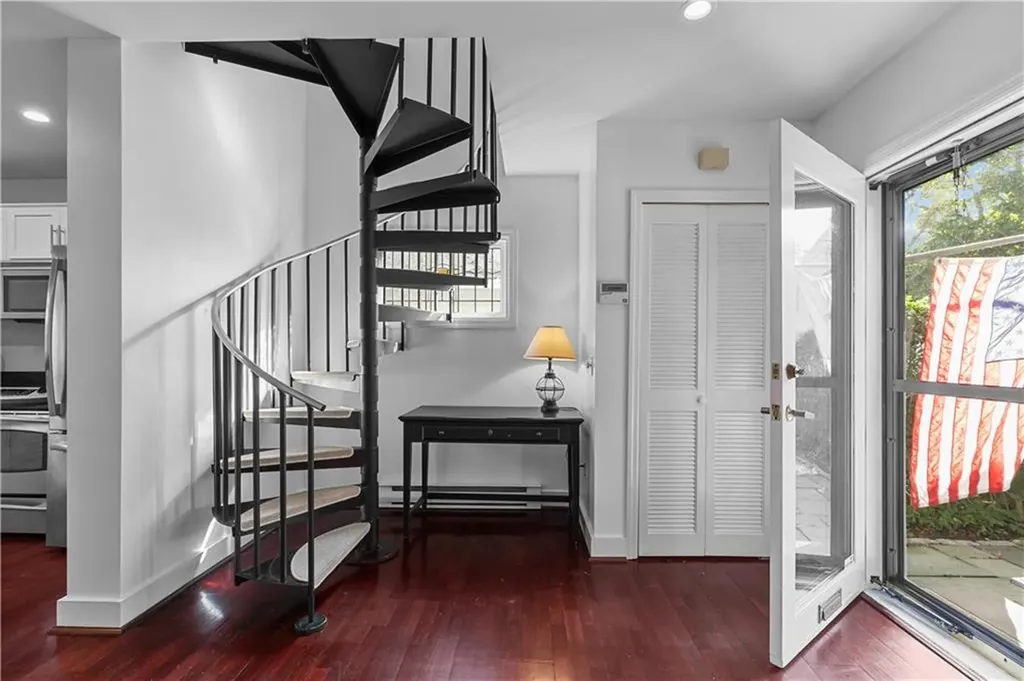 2 Lasalle Place Newport RI 02840