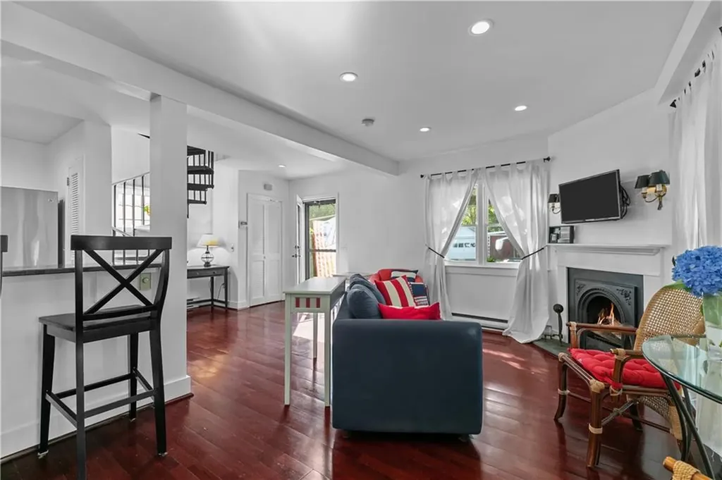 2 Lasalle Place Newport RI 02840
