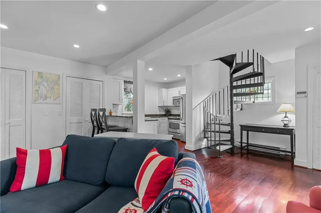 2 Lasalle Place Newport RI 02840