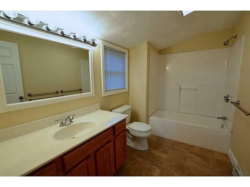 38 New London Avenue West Warwick RI 02893