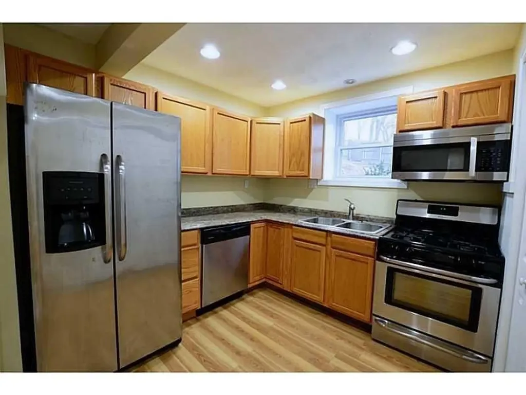 38 New London Avenue West Warwick RI 02893