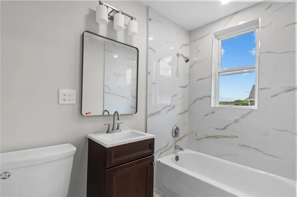 382 Orms Street Providence RI 02908