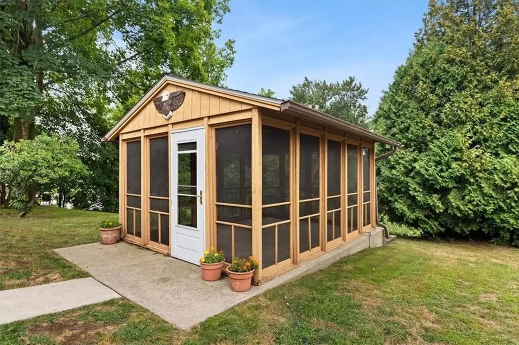 578 Woonasquatucket Avenue North Providence RI 02911