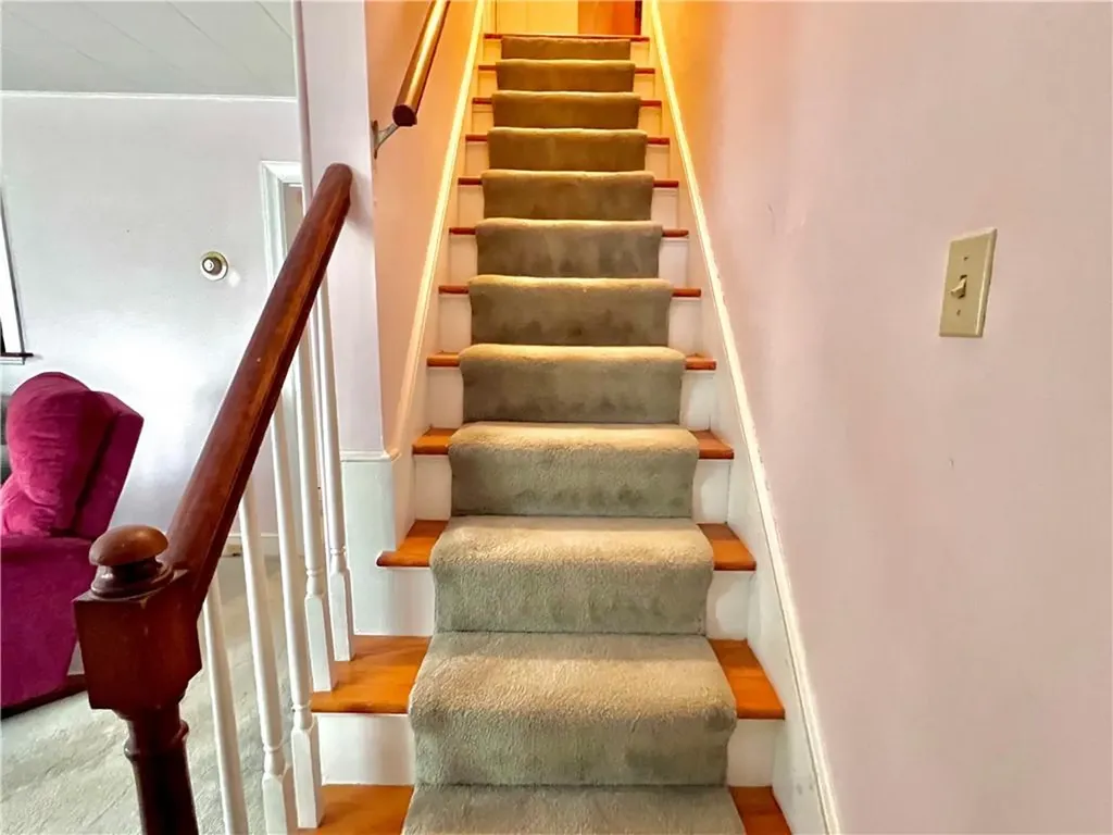 86 Maple Avenue Middletown RI 02842