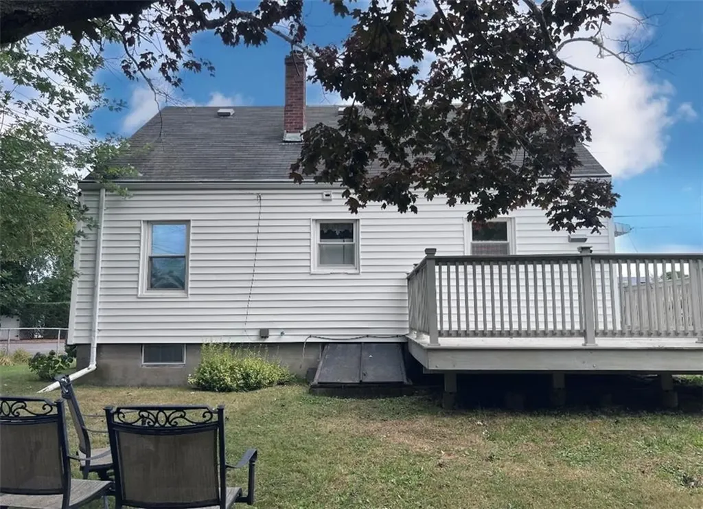86 Maple Avenue Middletown RI 02842