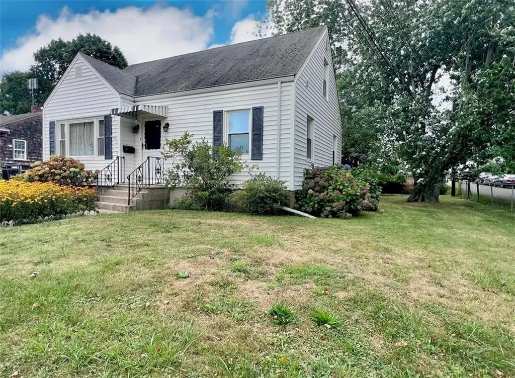 86 Maple Avenue Middletown RI 02842