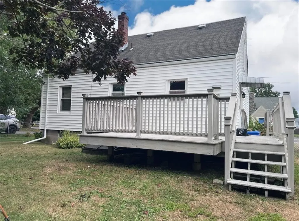 86 Maple Avenue Middletown RI 02842