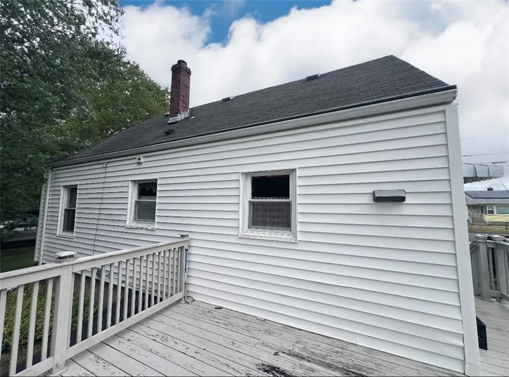 86 Maple Avenue Middletown RI 02842