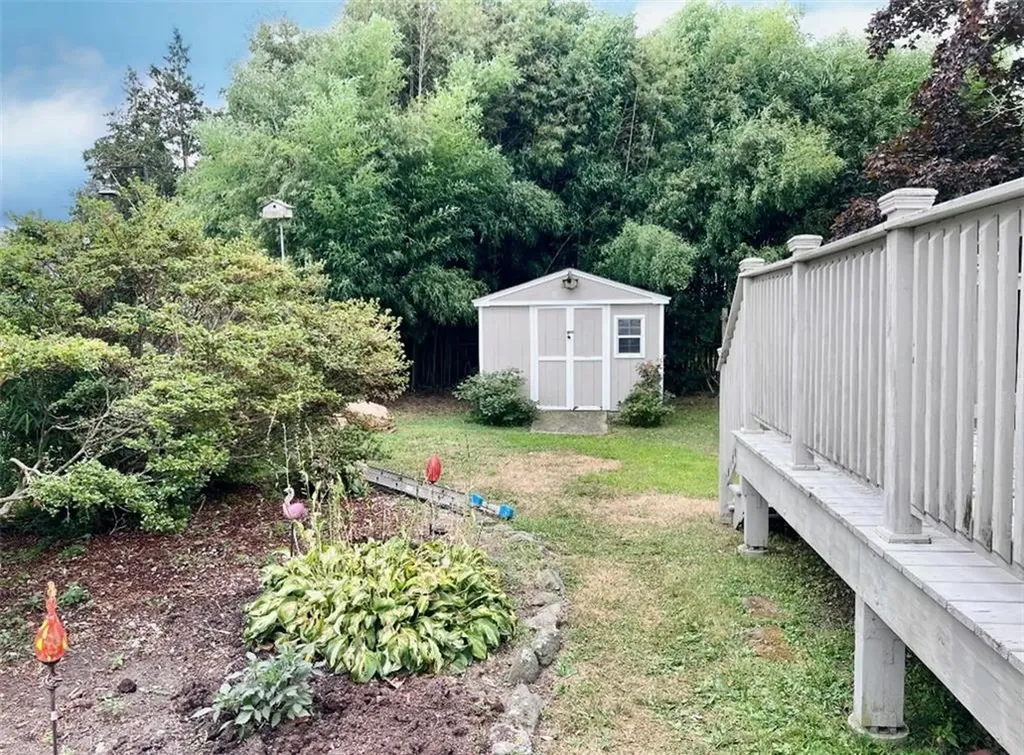 86 Maple Avenue Middletown RI 02842