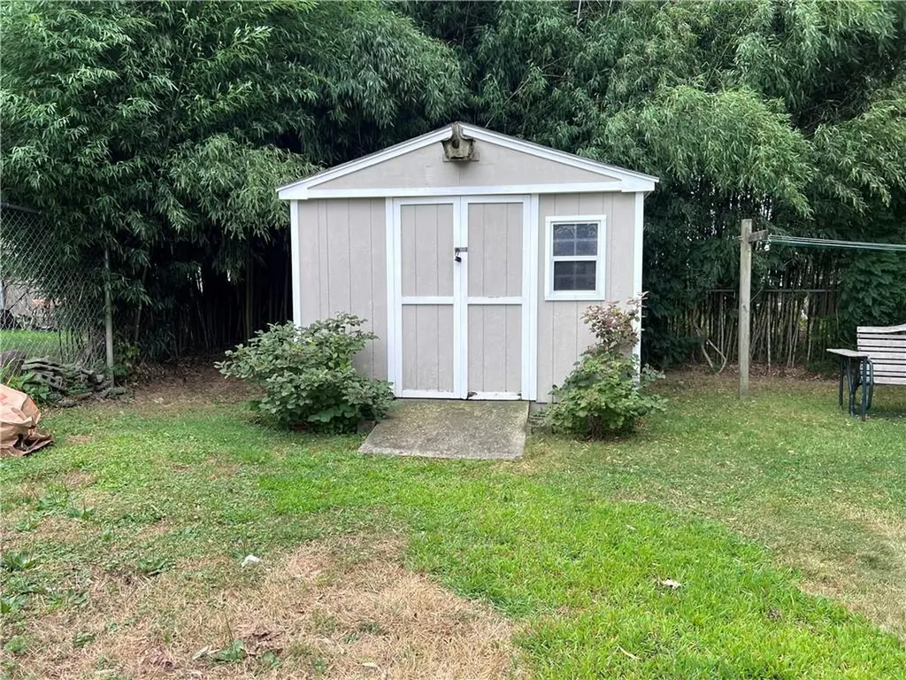 86 Maple Avenue Middletown RI 02842