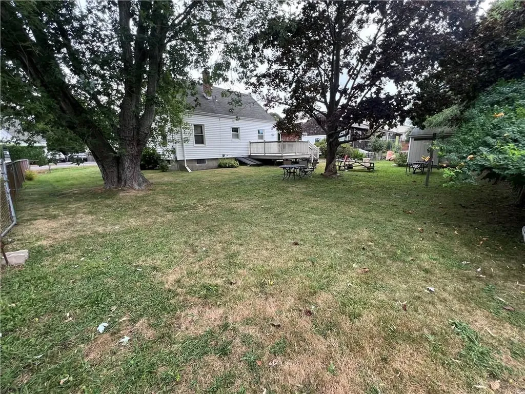 86 Maple Avenue Middletown RI 02842