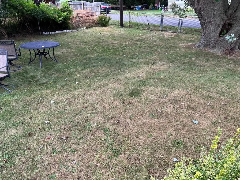 86 Maple Avenue Middletown RI 02842
