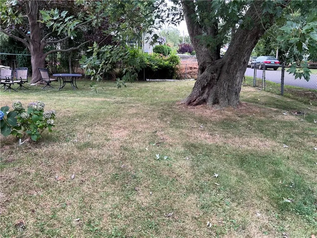86 Maple Avenue Middletown RI 02842