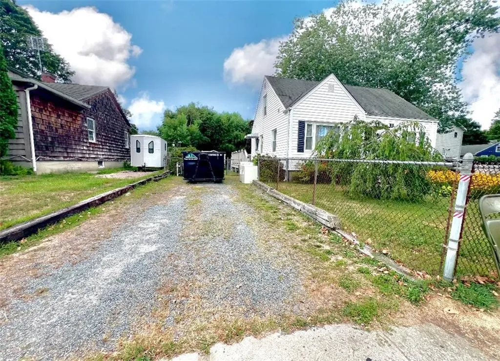 86 Maple Avenue Middletown RI 02842
