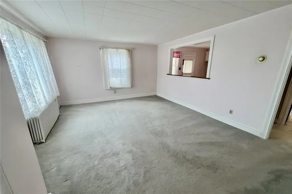 86 Maple Avenue Middletown RI 02842