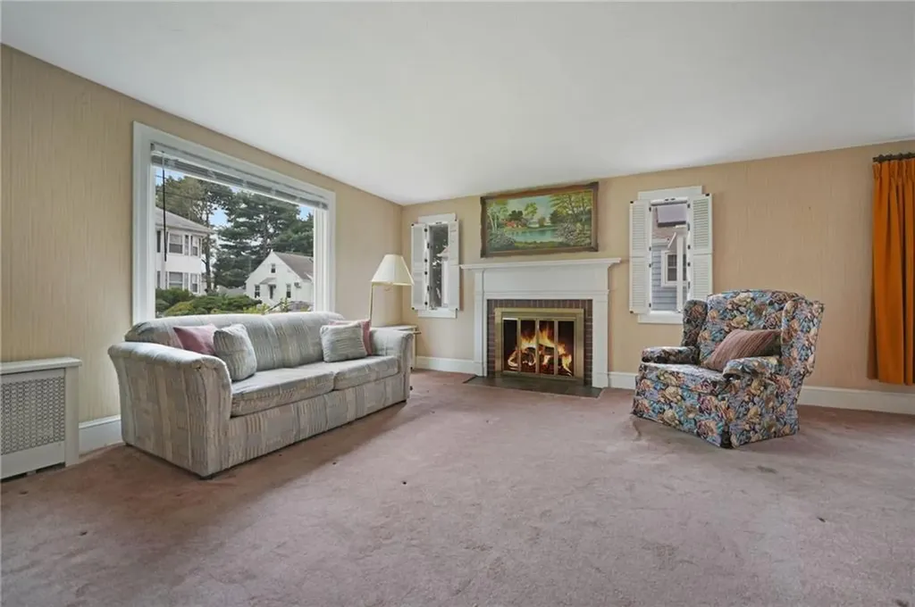 156 Whittier Road Pawtucket RI 02861