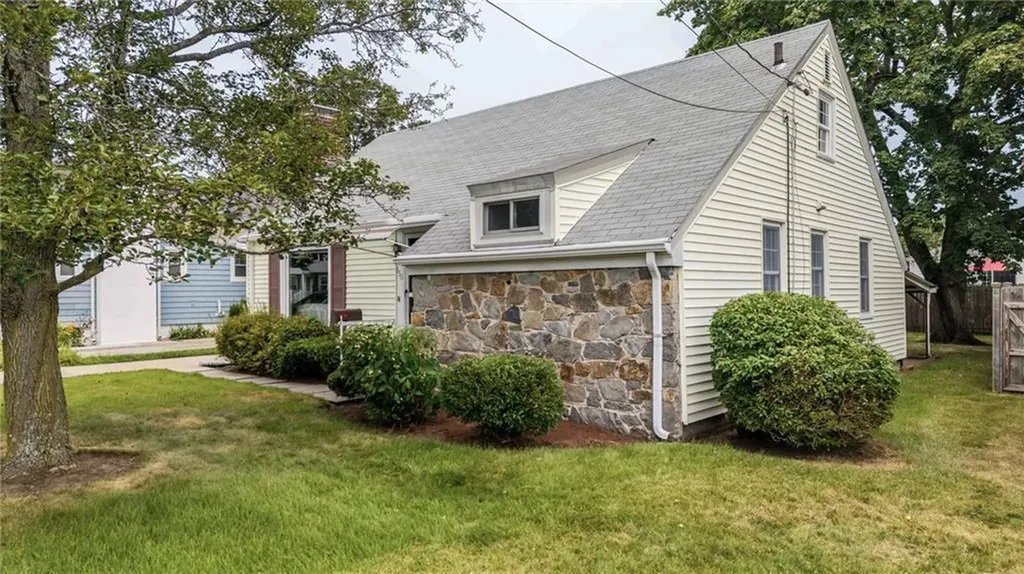 156 Whittier Road Pawtucket RI 02861